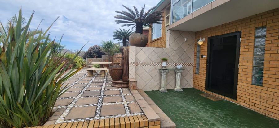 4 Bedroom Property for Sale in Glentana Western Cape